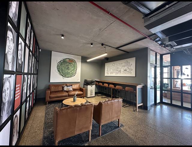 303M² WAREHOUSE TO LET IN ROOIHUISKRAAL NORTH